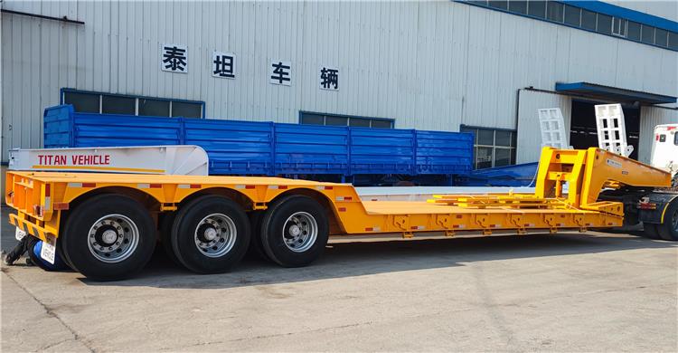 60 Ton Gooseneck Lowboy Trailer for Sale In Zambia
