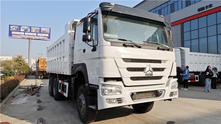 Caminhão basculante Howo Sinotruk 380 usado